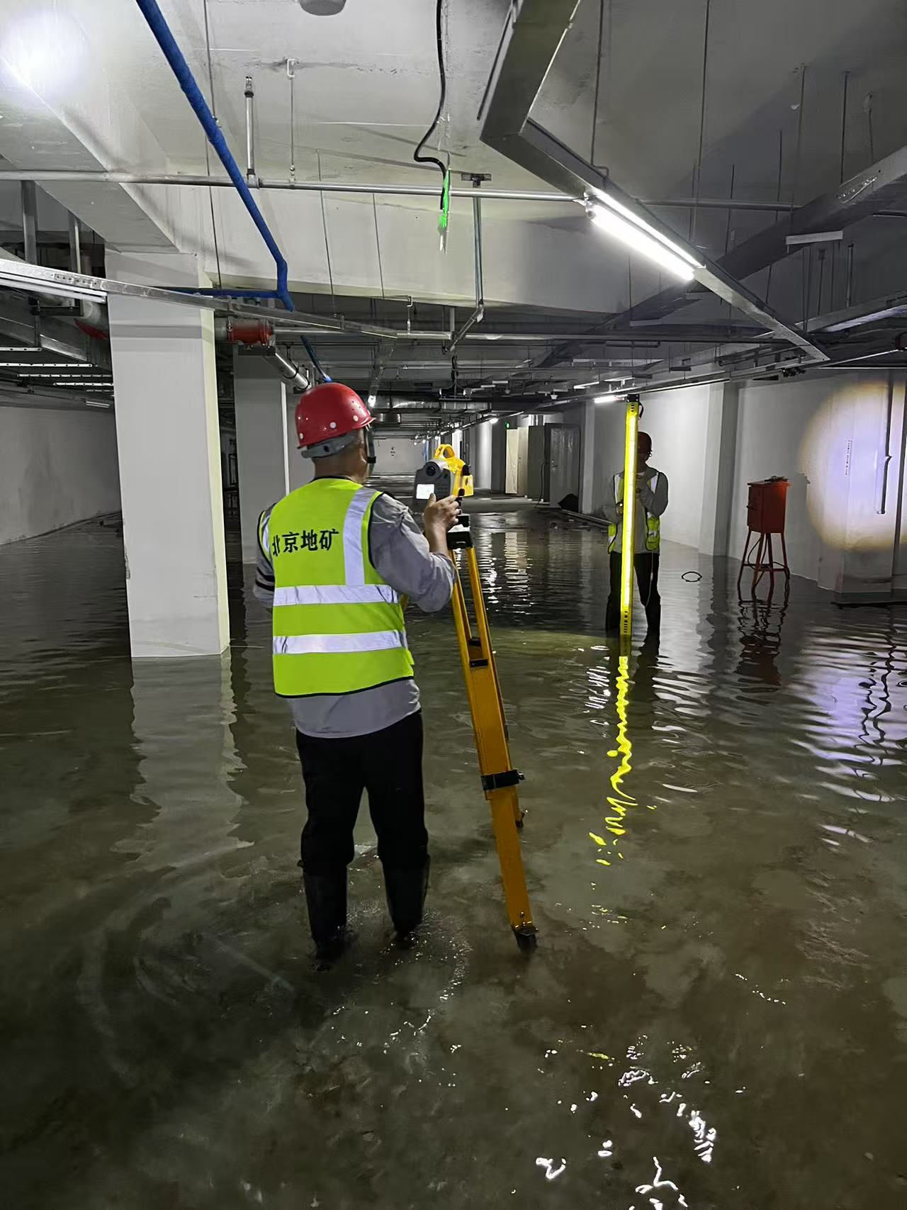 迎戰(zhàn)暴雨險情！北京地礦攻堅密云地下車庫涌水沉降監(jiān)測任務(wù)